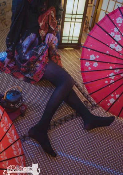欧美穿西装男生头像_高清完整版观看