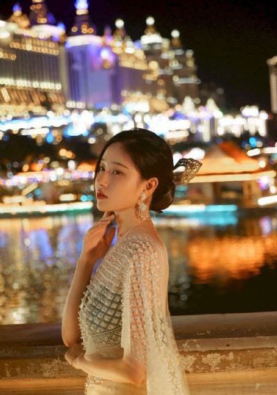 国产自拍9999_720迅雷电影在线