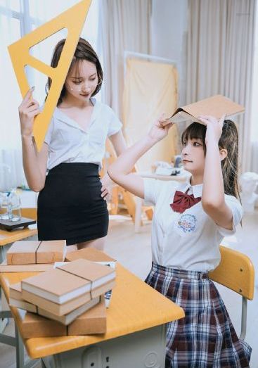 日韩制服丝袜在线播放_剧情片免费观看最新