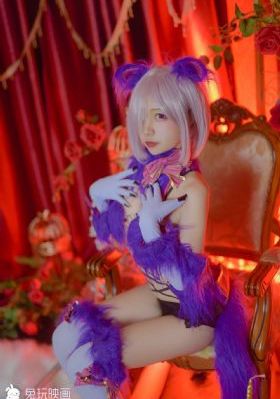 欧美女星沙滩_吉吉电影在线观看