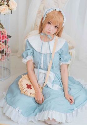 欧美烫钻性感连衣裙_720神马在线观看